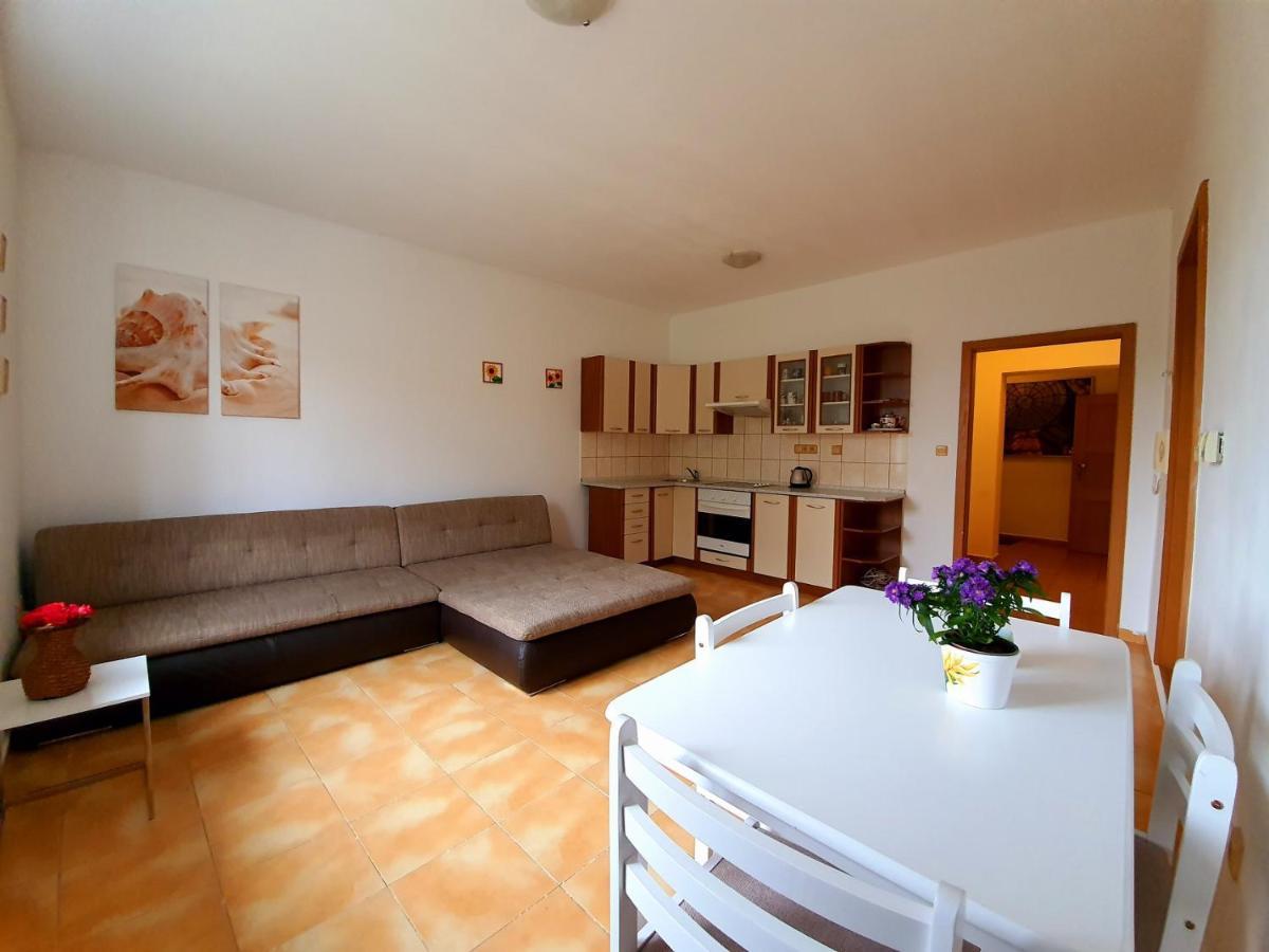 Apartman U Slunecnice Husinetz Exterior foto