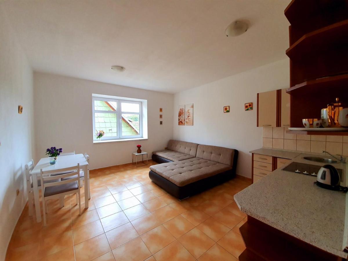 Apartman U Slunecnice Husinetz Exterior foto